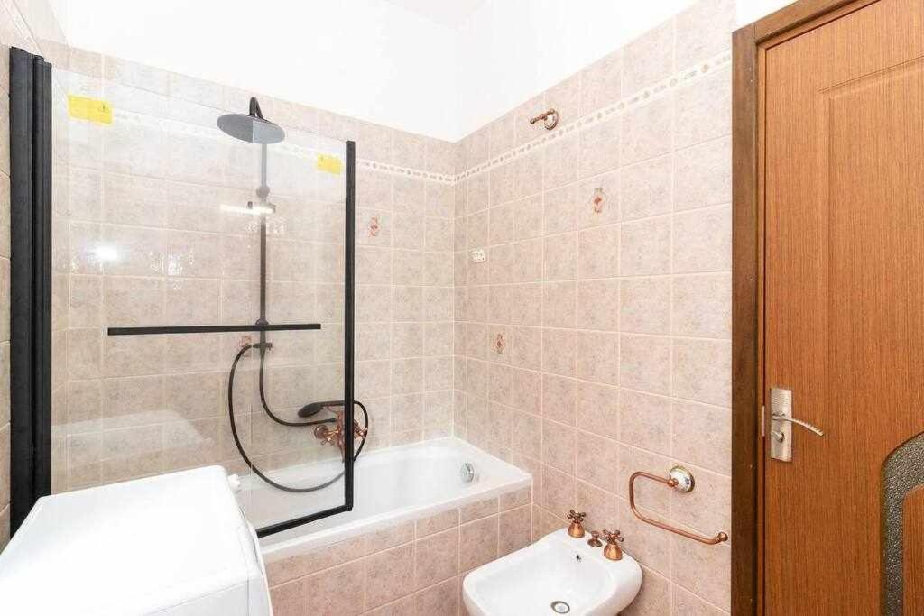 Appartamento A Pochi Passi Dalla Stazione Comodo A Coppie E Famiglie, Casa Ferrucci Collegno Luaran gambar